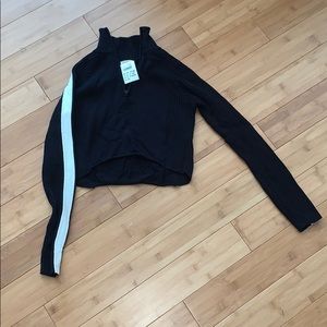 Brandy Melville Long Sleeve Crop Top